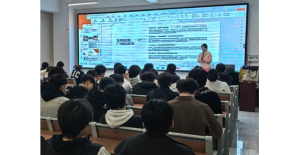 重返母校传薪火！16级校友冯家宜以特殊教育经历，为入团积极分子点亮成长方向